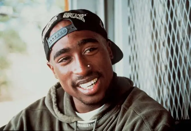 Retrato de 2Pac, una nota de humor entre tanta arquitectura